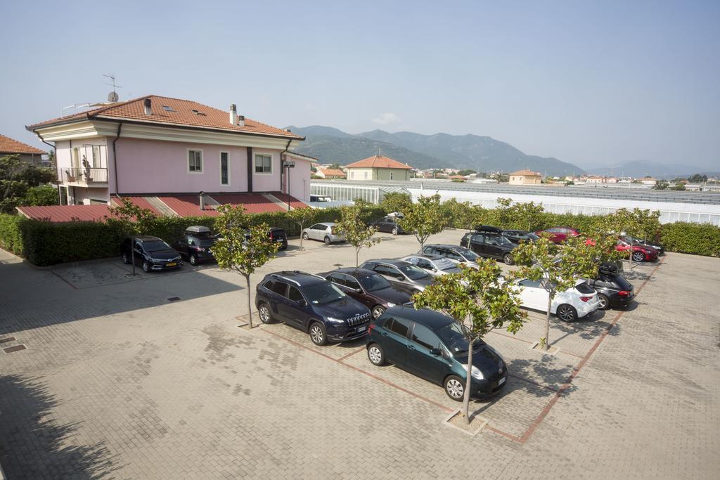 Residence Borgomare Albenga Exterior photo